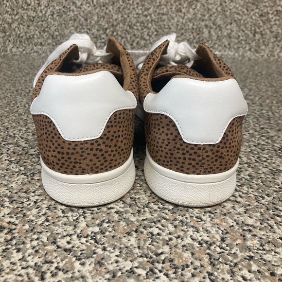 Old Navy Leopard Sneaker - Picture 8 of 9